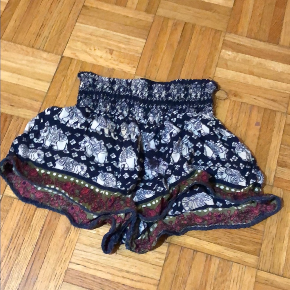 Angie elastic elephant shorts